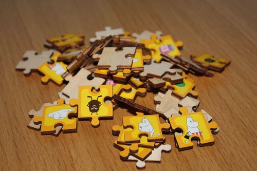 Puzzle tiles from Muumien purnukkajahti